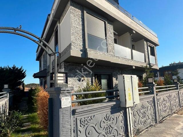 Didimde Merkezi Konumda Markete Yakın 3+1 Deniz Manzaralı Villa