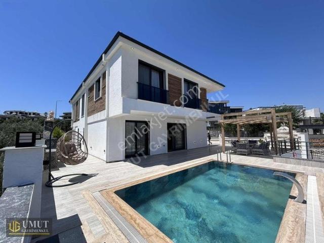 Didimde Eşyalı Tam Müstakil Köşe Villa