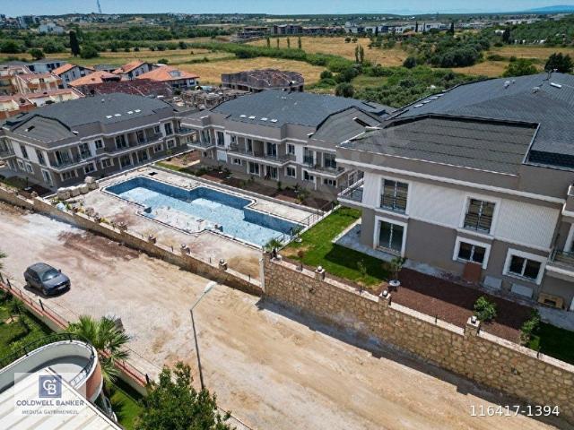 Didim'de Havuzlu Sitede Geniş Dubleks Daire