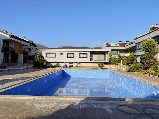 Didim'de Havuzlu Sitede 4+1 Ayrı Mutfak Eşyalı Kiralık Villa