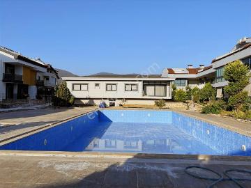 Didim'de Havuzlu Sitede 4+1 Ayrı Mutfak Eşyalı Kiralık Villa