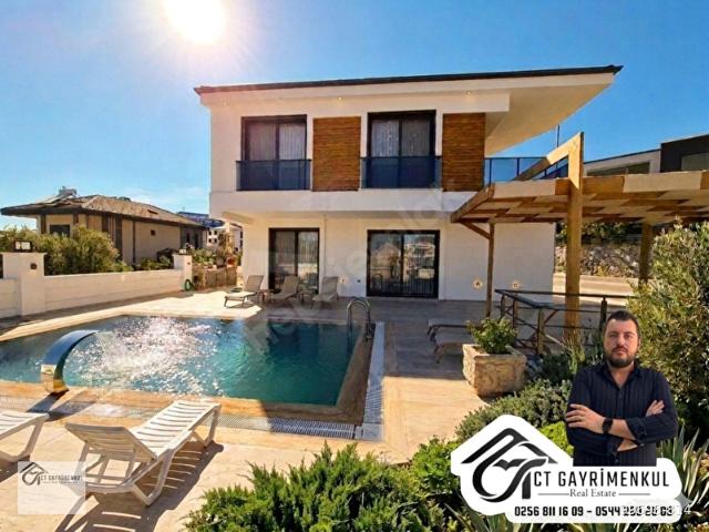 Didim'de Satılık 4+1 Tam Müstakil Net 500 M2 Havuzlu Eşyalı Bahçeli Kamelyalı Ultra Lüks Villa !