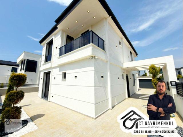 Didim'de Satılık 4+1 Tam Müstakil 300m2 Ayrı Mutfak Bahçeli Havuzlu Villa !