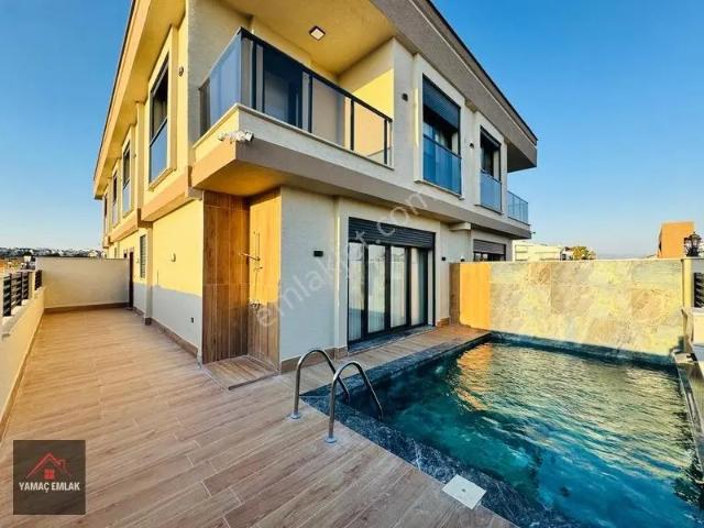 Didimde Satılık Efelerde Denize Yakın Havuzlu Eşyalı Villa