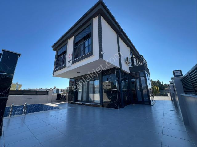 Didim'de 5+1 Havuzlu Tam Müstakil Eşyalı Lüks Villa