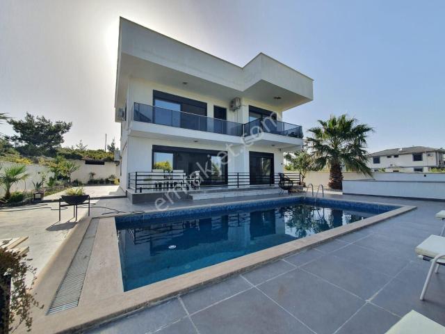 Didim'de Tam Müstakil 4+1 Havuzlu Teraslı Bahçeli Villa