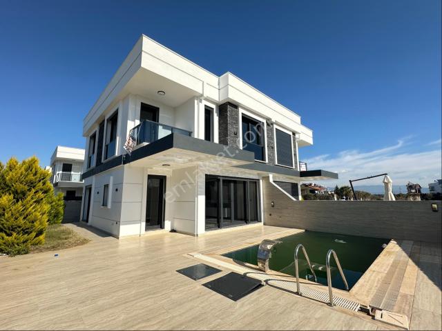 Didimde 4+1 Denize Yakın Müstakil Havuzlu Lüks Köşe Villa