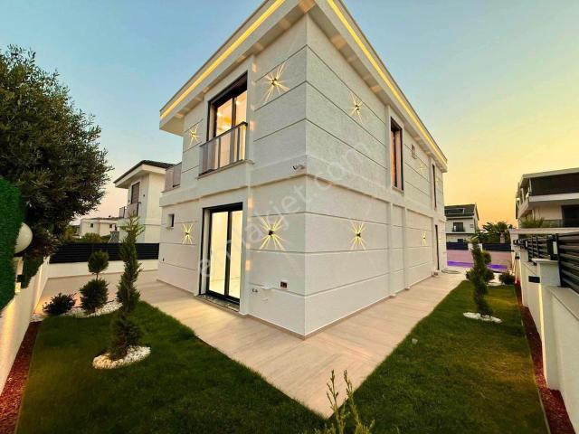 Didimin En Gözde Bölgesinde Bulunan Akıllı Sistem 300 M2 Arsa İçine Yapılmış Villamız Satıştadır