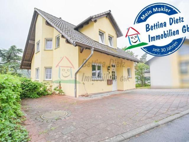 DIETZ: Gepflegte 4 Zimmer Maisonettewohnung mit 2 PKW Stellplätzen in Elsenfeld Rück