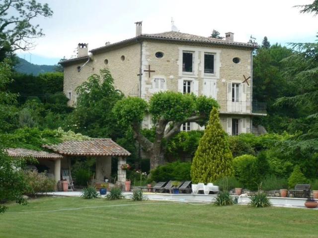 Dieulefit, maison en pierre magnanerie