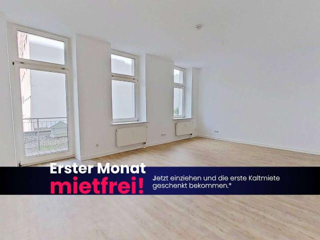 Die Blätter fallen, Ihre Mietkosten auch Einziehen und 1 NKM sparen: Geräumige 4 Zimmer Wohnung.