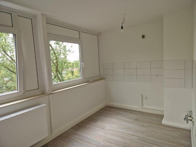 Die gefällt mir: günstig geschnittene und renovierte 2 Zimmer Wohnung mit Balkon!