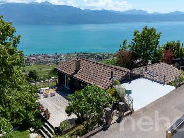 Die Eleganz eines Chalets zwischen See, Weinbergen und Bergen