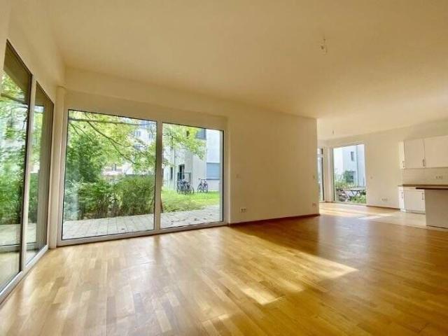 Die Freunde Ihrer Kinder wohnen hier schon – kommen Sie an Bord! Großzügige, barrierefreie Wohnung mit Sonnenterrasse in beliebter Kiezlage