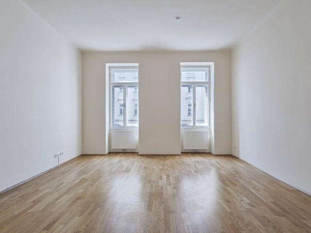 Die HAINBURG: Sonnig südliches Altbauflair im 2. Liftstock BALKON möglich!