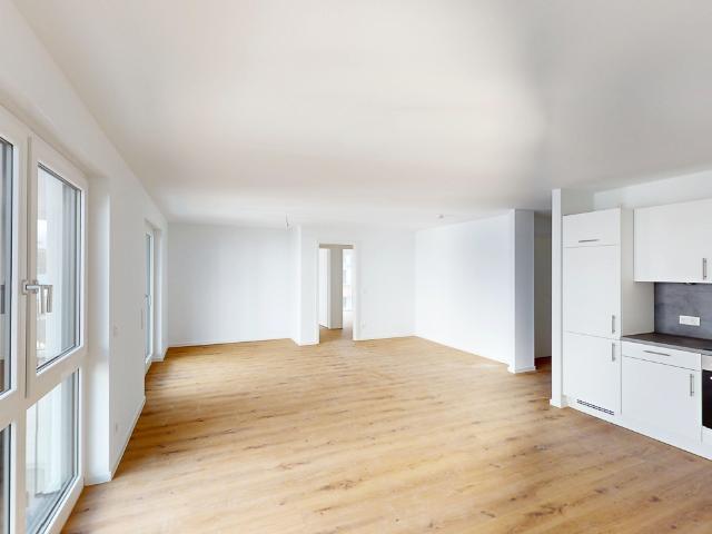 Die Verwinkelte: 3 Zimmer Neubauwohnung mit EBK und Balkon