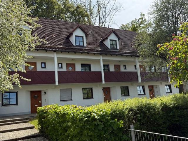 Diedorf: 4 Zimmer Wohnung inkl. Einbauküche & 2 Stellplätze