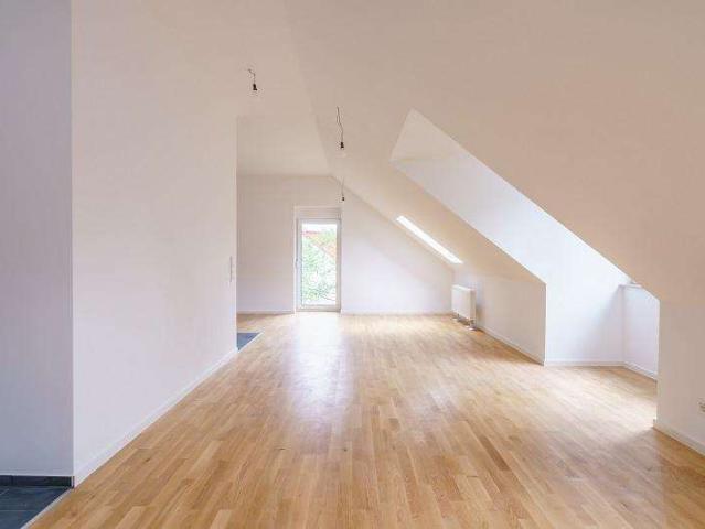 Diese top ausgebaute Dachtraumwohnung wartet auf Sie!