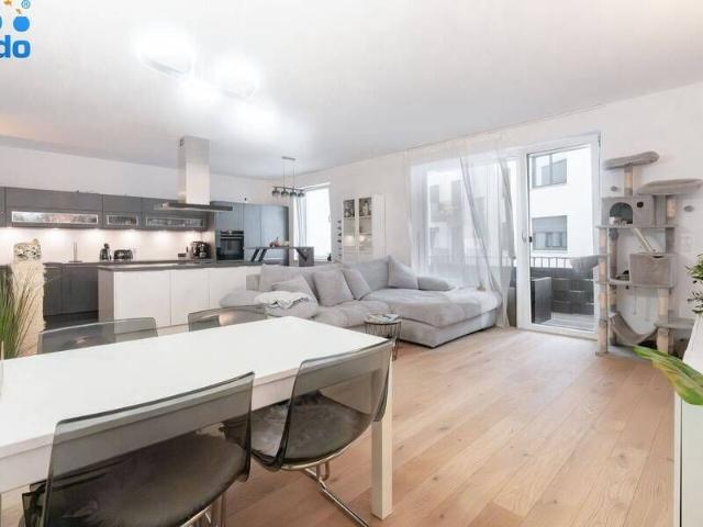 Diese perfekte Dreizimmerwohnung mit toller EBK, Balkon und Smart Home wartet auf Ihren Einzug
