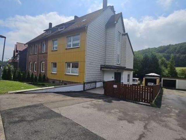 Dieses Zweifamilienhaus bietet viel Platz für Ihre Familie