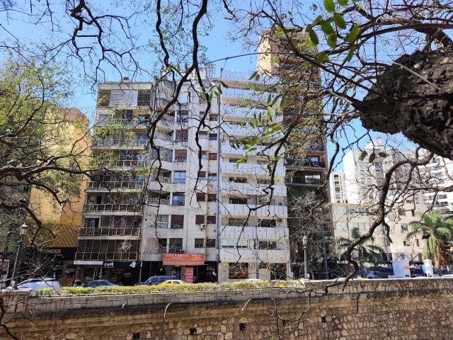 DIFICIL DE ENCONTRAR: Piso Completo + Balcon Panorámico + Patio con Asador