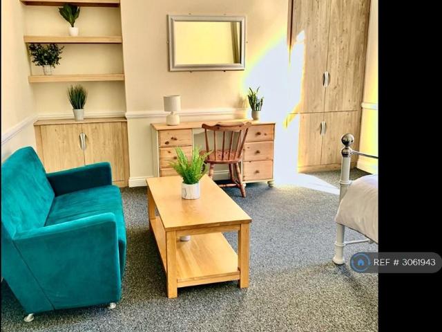 Digby Chambers, Bournemouth, BH1 3 bed flat to rent £2,000 pcm £462 pw