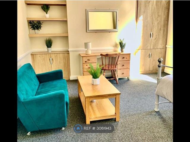 Digby Chambers, Bournemouth BH1, 3 bed flat to rent, £2,000 pcm | PrimeLocation