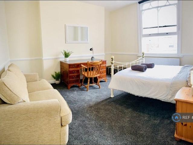 Digby Chambers, Bournemouth, BH1 3 bed flat to rent £2,300 pcm £531 pw