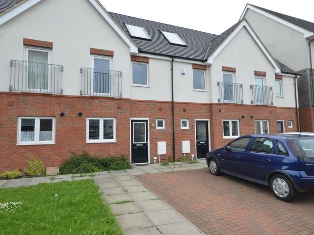 Digby Close, Luton LU4, 2 bed terraced house to rent, £1,400 pcm | PrimeLocation