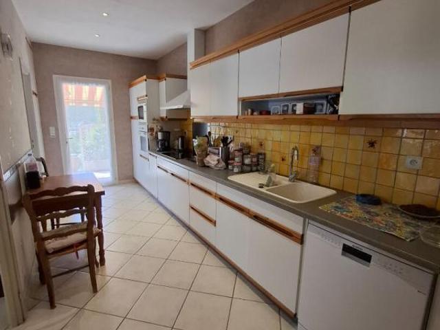 DIGNE LES BAINS MAISON FAMILIALE 4 PIÈCES 117 m² ET SON VASTE GARAGE 55 m² m² AVEC VUE DÉGAGÉE SUR LES HAUTEURS 339 000