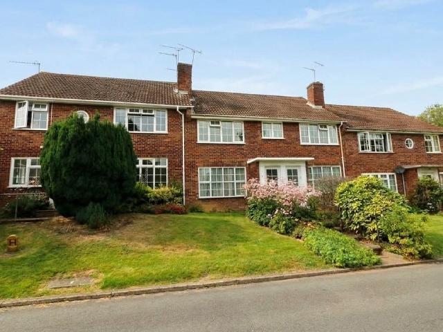 Digswell Rise, Welwyn Garden City AL8, 2 bed maisonette to rent, £1,600 pcm | PrimeLocation