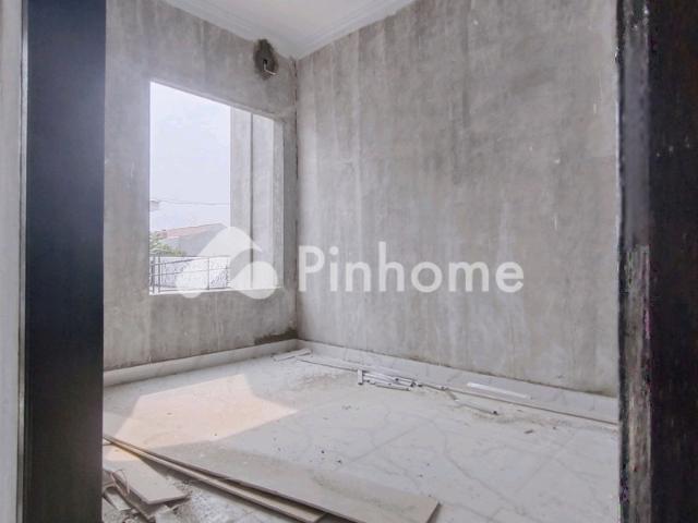 Dijual Rumah 2,5 Lantai Murah Siap Huni Dekat LRT Dan Pintu Tol di Tapos Rp 19,51 Juta/m² | Pinhome