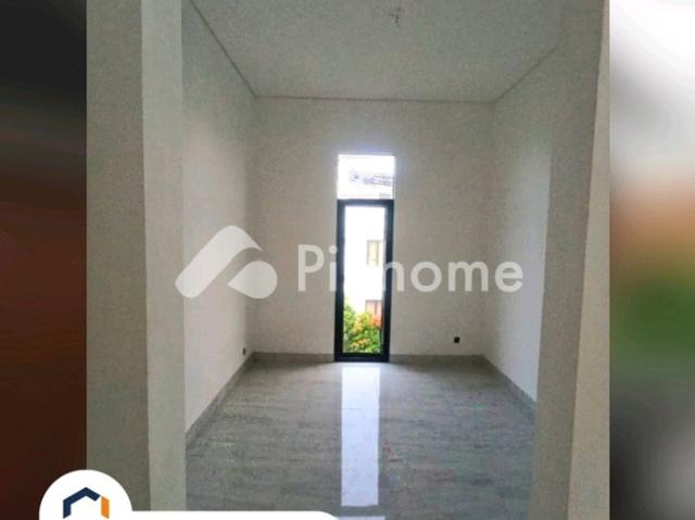 Dijual Rumah 2,5lt + Rooftop 1,5kmTol Brigif di Gandul Cinere Depok Rp 19,05 Juta/m² | Pinhome