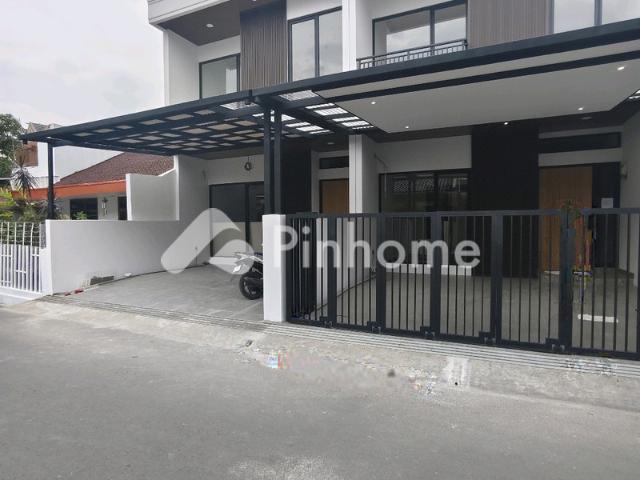 Dijual Rumah Baru 2 Lantai di Buah Batu Dekat di Jl. BKR Rp 23 Juta/m² | Pinhome