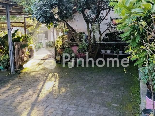Dijual Rumah Besar, Rumah Tengah Kota di JL. Mayjen Sutoyo Dabasah Rp 1,76 Juta/m² | Pinhome