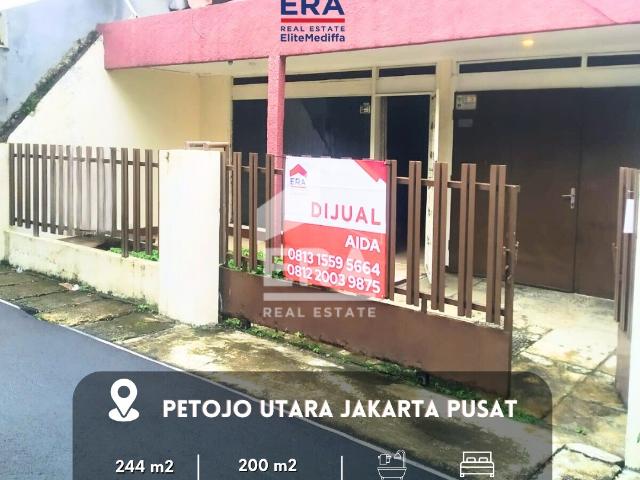 Dijual rumah dengan lokasi strategis