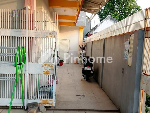 Dijual Rumah Kost 21 Kamar 5 Ruko Jalan Veteran Lamongan di GG. Pelajar Jalan Veteran Lamongan Rp 7,08 Juta/m² | Pinhome