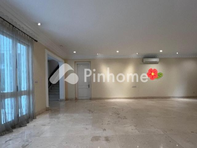 Dijual Rumah Lama Layak Huni Area Senopati Ri 1 Kebayoran Baru di Sriwijaya Rp 151,38 Juta/m² | Pinhome