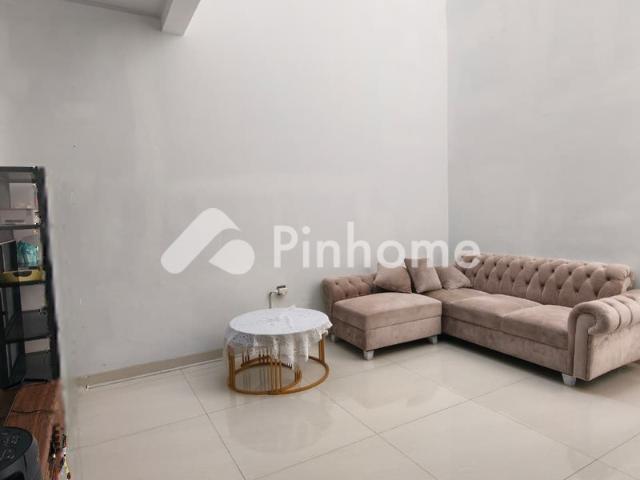 Dijual Rumah Mmodern Mewah Second Boulevard Semi Furnis Legenda di Legenda Wisata Cibubur Rp 16,33 Juta/m² | Pinhome