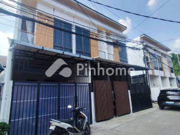 Dijual Rumah Mewah 2 Lantai Siap Huni Dekat Stasiun Sawah Besar di Jl Ekonomi Sawah Besar Karang Anyar Jakarta Pusat Rp 26,71 Juta/m² | Pinhome