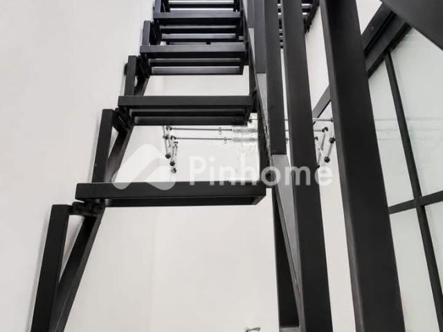 Dijual Rumah Mewah Modern, Strategis, Semi Furnished, di Rangkapan Jaya Baru, Depok Rp 25 Juta/m² | Pinhome