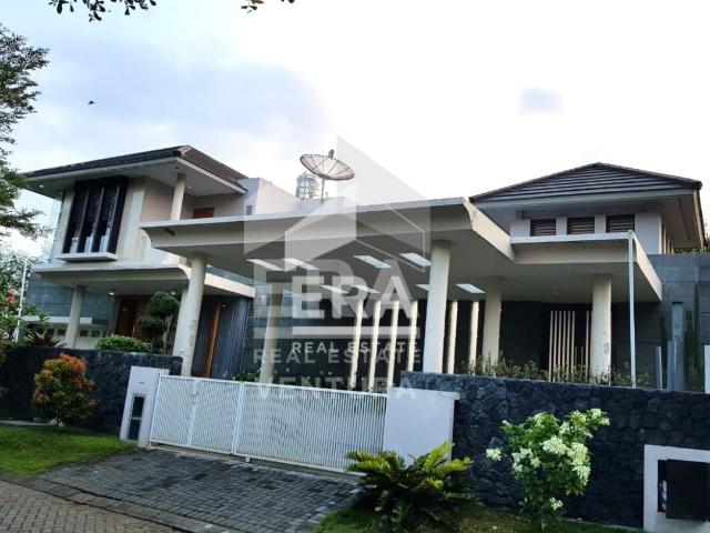 Dijual Rumah Mewah Semi Furnished Di Perum Araya, Dilengkapi Kolam Renang