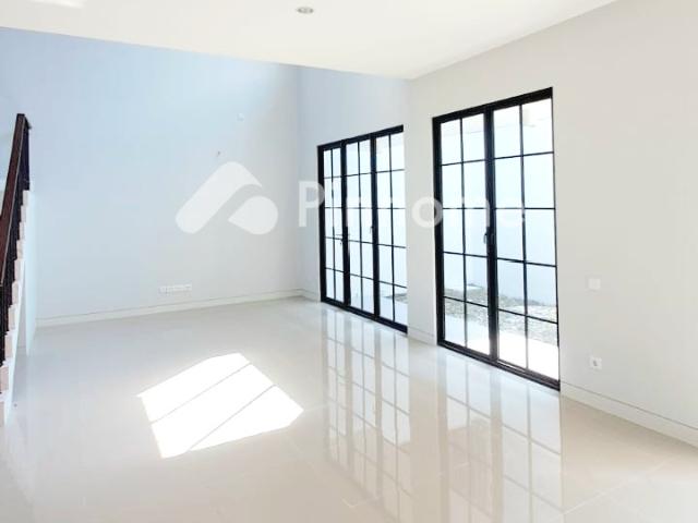 Dijual Rumah Mewah SHM Bebas Banjir Cluster Elit di CitraGrand, Tembalang, Semarang Rp 22,92 Juta/m² | Pinhome