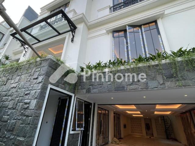 Dijual Rumah Mewah Siap Huni Terletak Ditengah Kota di Jln Panglima Polim Keb Baru Rp 102,63 Juta/m² | Pinhome