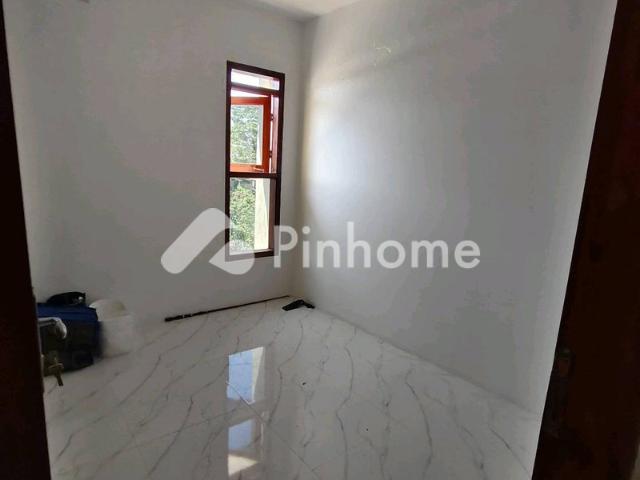 Dijual Rumah Murah 2 Lantai Konsep Modern di Claster Aroyan Rp 6,57 Juta/m² | Pinhome