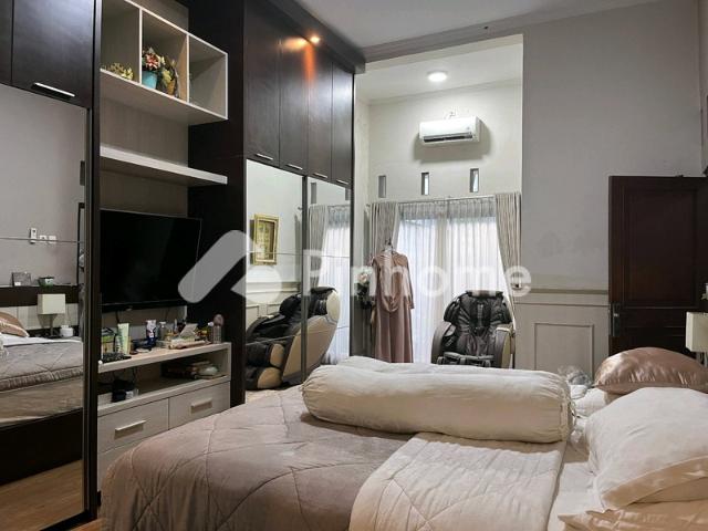 Dijual Rumah Strategis Furnished Mewah Banjarsari SOLO di Jl Raya Adi Sumarmo Solo Rp 11,52 Juta/m² | Pinhome