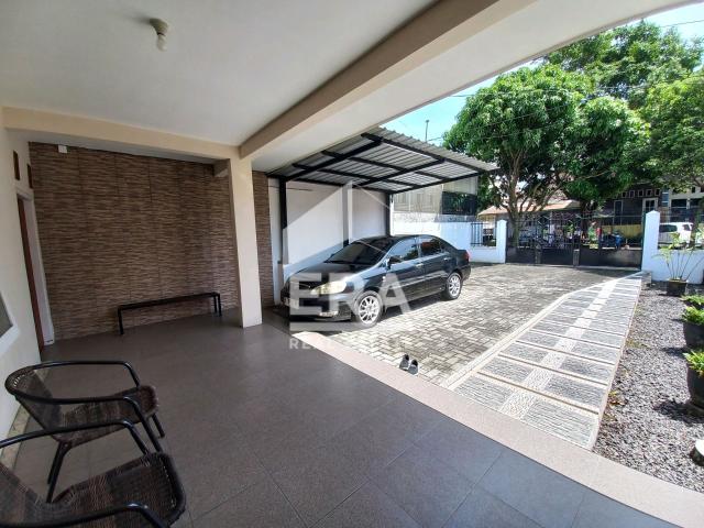 Dijual rumah pojok luas lahan 407 M2 tengah kota dekat Sklh Cor Jesu