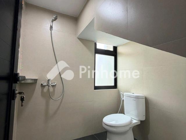 Dijual Rumah Premium Nempel LRT Ciracas Free BPHTB Ajb Bbn di Jalan Pengantin Ali Ciracas Rp 35,08 Juta/m² | Pinhome