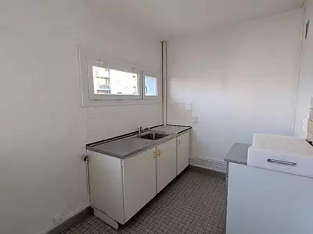 Dijon 21000 Location appartement 3 pièces t3 au dernier étage