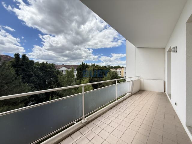 DIJON TOISON D'OR BD REMBRANDT: TYPE 4 DE 80 M2 VENDU AVEC DOUBLE GARAGE, PARKING ET BALCON